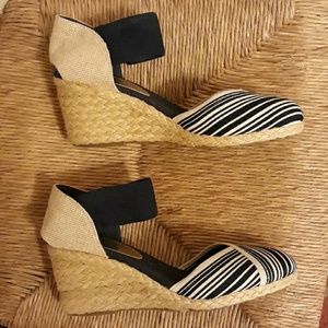 CHAPS wedge sandals